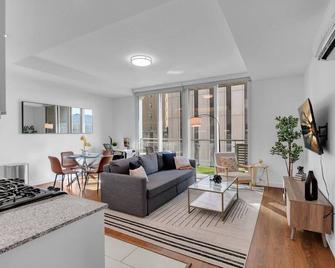1br Near Bok Center - Gym, Lounge, Balcony, Pet Ok - Tulsa - Living room