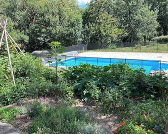 Charming country cottage - pool - capacity for 8 people. - Penne - Pool