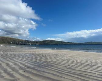 Comfortable, peaceful house with garden near Ventry beach, 5 miles to Dingle - Ventry - Beach