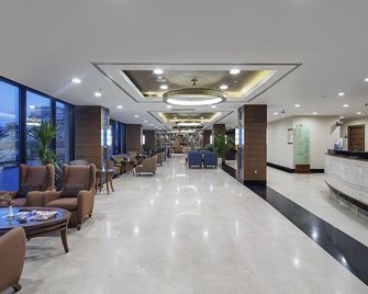 Ramada by Wyndham Elazig - Елязиг - Лоббі