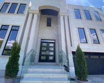 Comfortable Room in Toronto next to Yorkdale mall - Toronto - Toà nhà