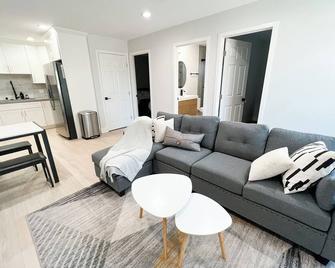 The Zen Den - Newly Built 2 Br Centrally-Located - Santa Clara - Living room