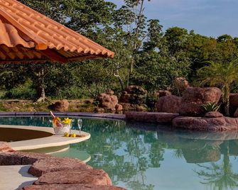 Pousada Araras Pantanal Eco Lodge - Poconé - Pool