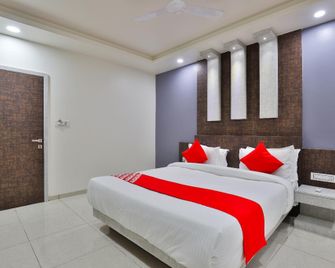 Oyo 23174 Hotel Parth Inn - Dwārka - Спальня