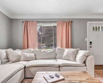 Cozy 3br Near Downtown Cleveland | Rock & Roll Hf - Cleveland - Living room