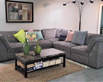 Quite Paradise near Gulf of Mexico, Salt/Heated pool!!!!!,Port Richey - Holiday - Sala de estar