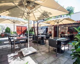 Aika Hotel Alaybey - Bozcaada - Patio