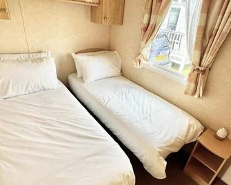Caravan - Sleeps 4 - Parking - Eyemouth