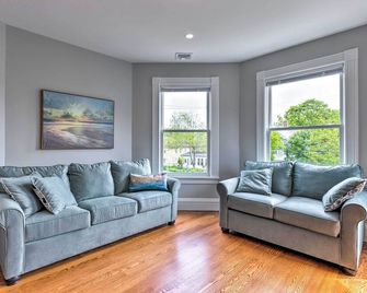 Charming Greenport Gem 1, 1 Mile to Ferry! - Greenport - Pokój dzienny