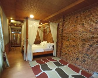 Kampung Turis Resort & Waterpark - Purwakarta - Habitación
