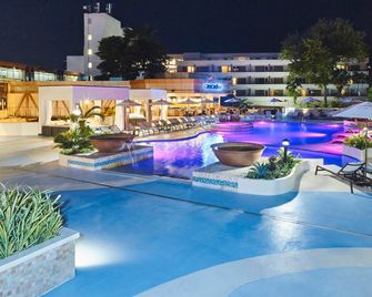 Hilton Trinidad & Conference Centre - Port of Spain - Svømmebasseng