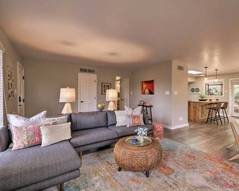 Red Rock Views: Modern Sedona Home - Sedona - Soggiorno