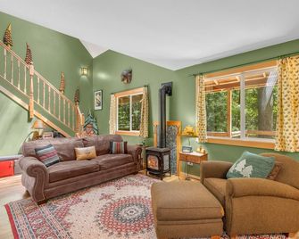 Roaring River Retreat - Rhododendron - Living room