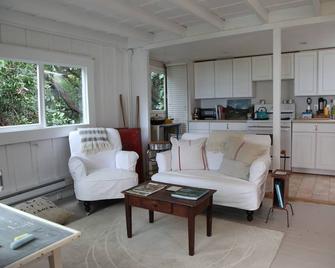 Historic Carriage House with Beautiful Bay Views - Sausalito - Living room