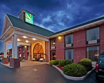 Quality Inn & Suites - Somerset - Building