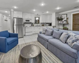 Inlet Dunes 101 1 Bedroom Condo by RedAwning - Rosemary Beach - Sala de estar