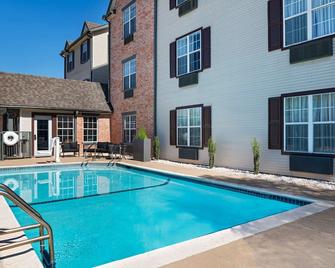TownePlace Suites by Marriott College Station - College Station - Piscina