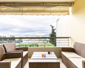Compact 3 bedroom apartment in Mall Athens. - Marousi - Balcony