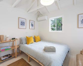 Surf Shack Bungalow - Oceanstays - Yamba - Bedroom