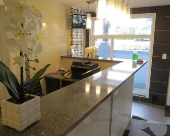 Rest Inn - Terrace - Rezeption