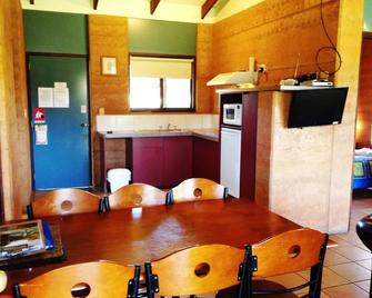 Pemberton Lake View Chalets - Pemberton - Kitchen