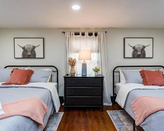 Farmhouse Loft: Walking distance to North River, Dining and Shopping, Convenient to Bwater College - Bridgewater - Habitación