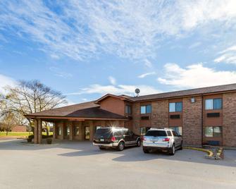 Quality Inn - Storm Lake - Building