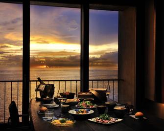 هوشينويا أوكيناوا - يوميتان - غرفة طعام