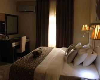 De Santiago Milan Hotel and Suites - Lagos - Bedroom