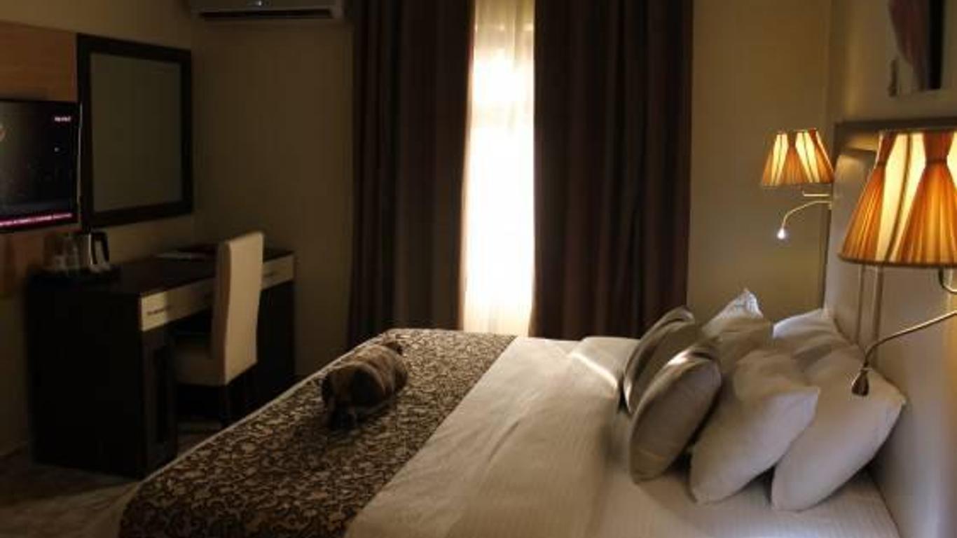 De Santiago Milan Hotel and Suites
