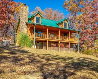 Cast Iron Cabin - Hot Tub & Mountain View - Near Chattanooga - South Pittsburg - Building