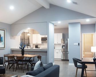 The Moses Malone House, Near Washington Ave! - Houston - Living room