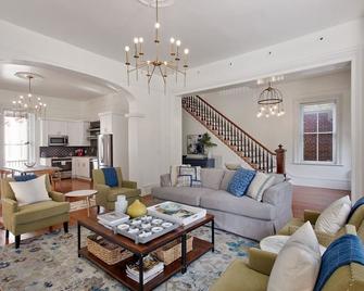 Condo In Historic Award Winning Mansion By Hgtv Designer - Savannah