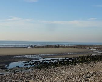 The Artist's Den. Charming apartment nestled in lush greenery. - Wimille - Beach