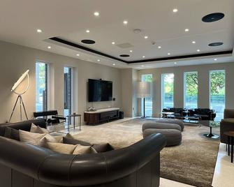 2 Bedroom Apartment Manchester City Centre Deansgate - מנצ'סטר - סלון