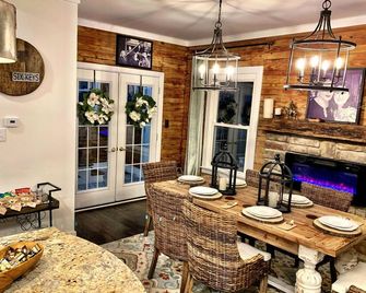 Six Key a boutique stay home! - Morganfield - Dining room