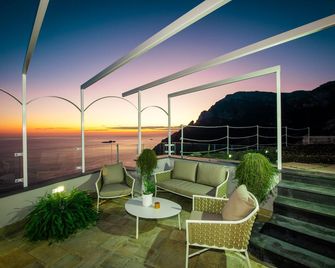 Villa La Tagliata Spectacular Jacuzzi Tub Amazing View And Private Parking Garage - Positano - Balcón