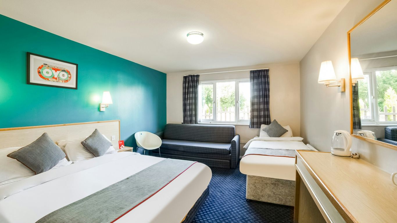 OYO Sunrise Hotel, A46 N Leicester