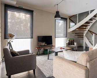 Sandy Kelt - Irish House Apartments - Kalajoki - Living room