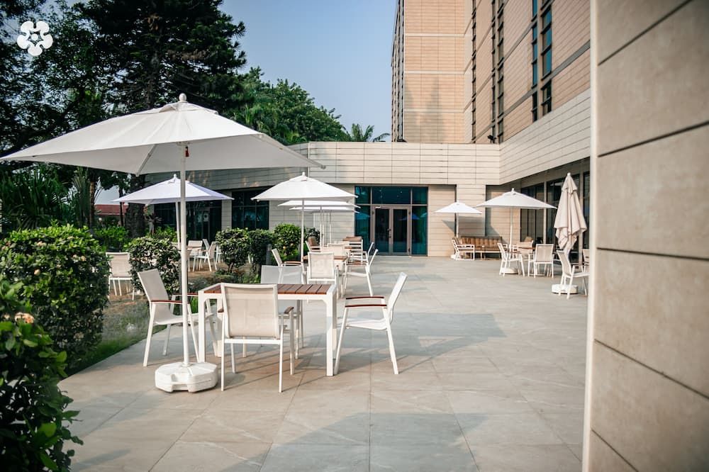 جراند لانكاستر برازافيل - برازافيل - شرفة مرصوفة