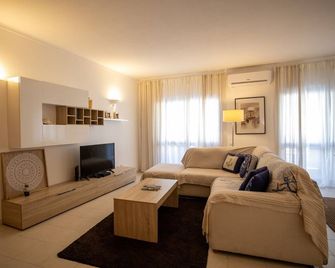 Charming Manta Rota - Spacious T2 300m From The Beach - Vila Nova de Cacela - Sala de estar