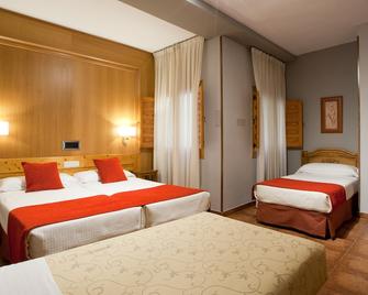 هوتل ريال دي توليدو - طليطلة - غرفة نوم