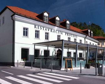 Postojna Cave Rooms & Apartments Proteus - Postojna - Bâtiment