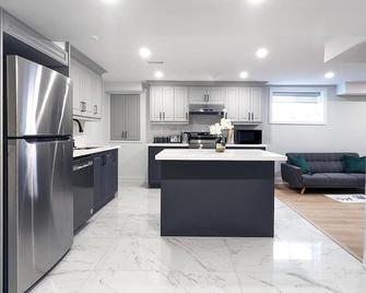 Urban Haven: 2br/2ba+office, Kitchen, Dining - Newcastle - Kitchen