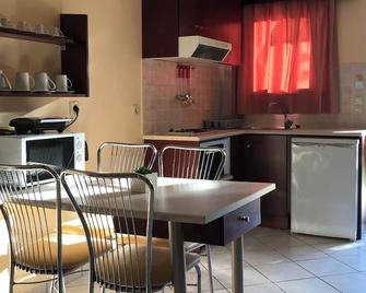 Leremo Luxury Messonete - Roda - Kitchen