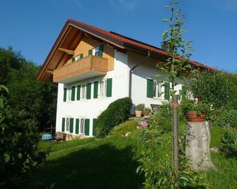 Apartment Panorama - Guesthouse Sonneneck - Bad Kohlgrub - Gebäude