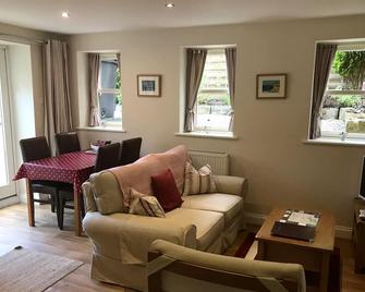 Delightful, Self-Contained Apartment with easy stroll into Ilkley town centre - Ilkley - Living room