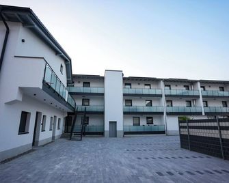 Be Grand Apartments Rust - Rust - Edifici