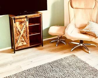 Vacation apartment in the HEART of Meerbusch - Meerbusch - Wohnzimmer