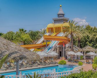 Well Palace Side - Side - Pool